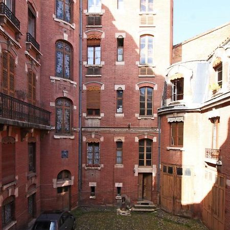 Toulouse - Alsace Lorraine - Languedoc-Place Du Salin-Museum Histoire Naturelle- Jardin Des Plantes-Musee Augustins- Palais De Justice Station Metro Carmes Ligne B Luaran gambar